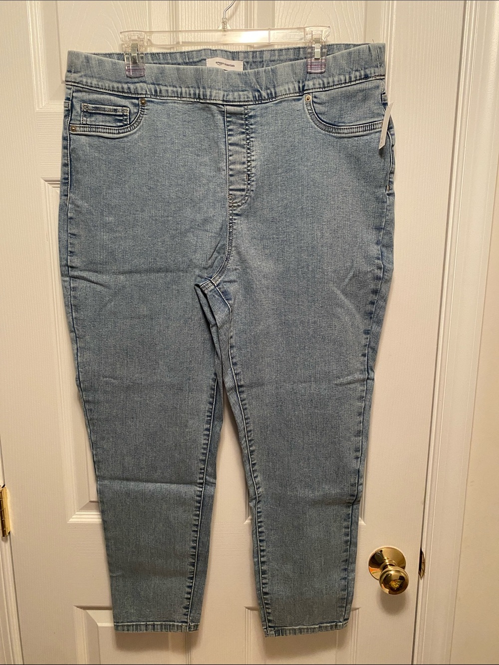 Amazon Essentials Light Wash Pull On Jeans…size 18 Short